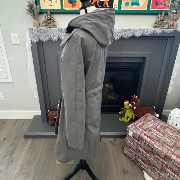 Athleta Women’s Gray Hooded Softshell trench Coat Size Large - Picture 6 of 8